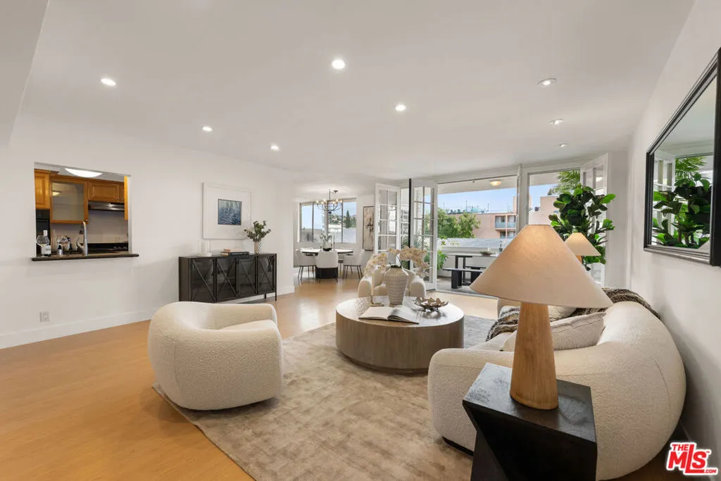 7309 E Franklin Avenue 404, Los Angeles, California 90046 home-pic-20